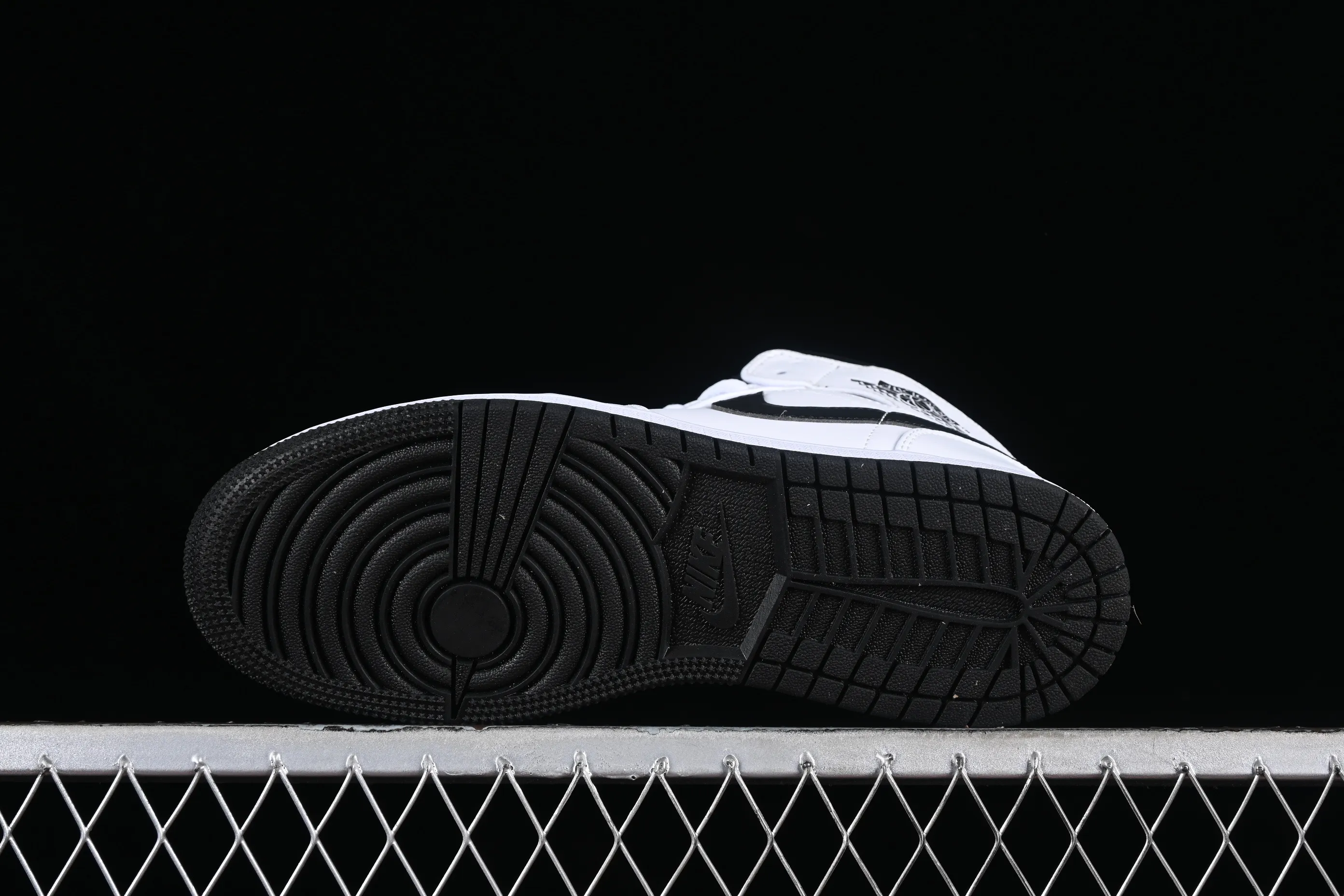 All categories Air Jordan Jordan series basketball shoes Air Jordan 1 Mid Air Jordan 1 Mid AJ1 Joe 1 classic white and black Chinese culture and leisure sneakers DQ8423-132